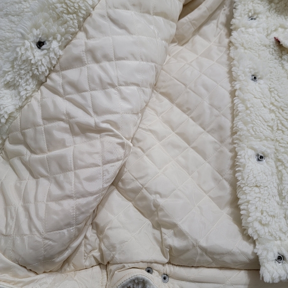 Levi's Premium | Baby Bubble Sherpa Trucker Jacket in Coconut Milk - Picture 6 of 9